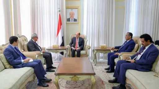 سفير مصر في اليمن يلتقي رئيس مجلس الوزراء وزير الخارجية وشئون المغتربين اليمني