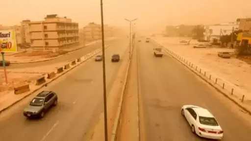 حظر تجول وإيقاف الطيران شرق وجنوب ليبيا بسبب عاصفة رملية عنيفة