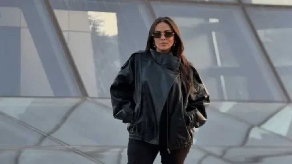 بجاكيت أسود..أحدث إطلالة للفنانة وئام مجدي