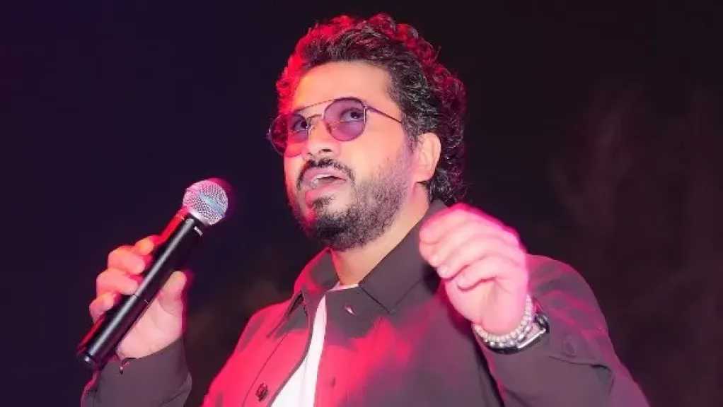 مصطفى حجاج يشعل شاطئ جدة بحفل كامل العدد ويواصل تألقه في الحفلات الجماهيرية