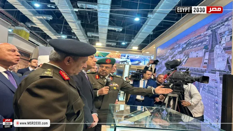 رئيس الوزراء يتفقد أروقة معرض الكتاب