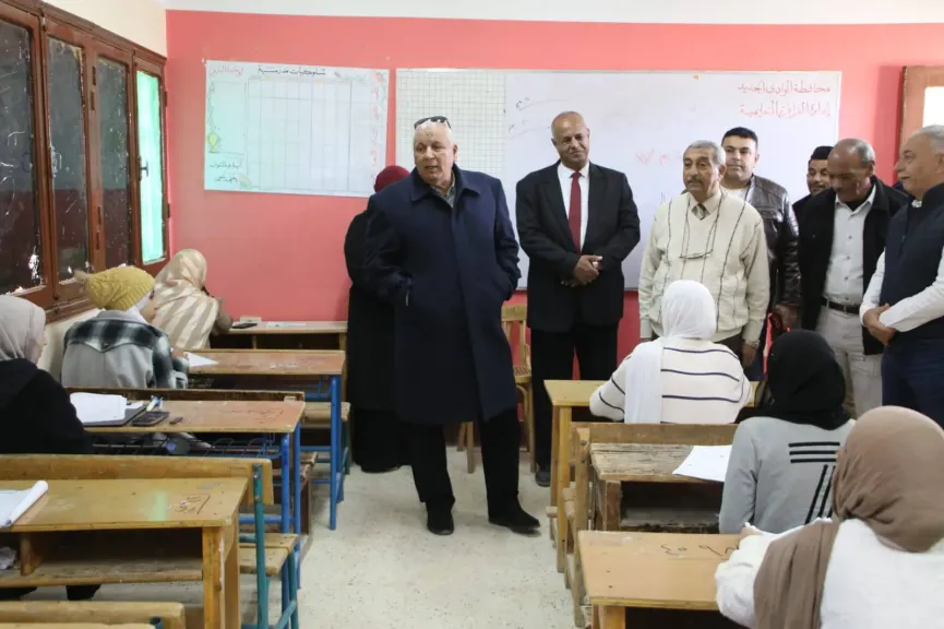 محافظ الوادي الجديد يطمئن على انتظام امتحانات الشهادة الإعدادية