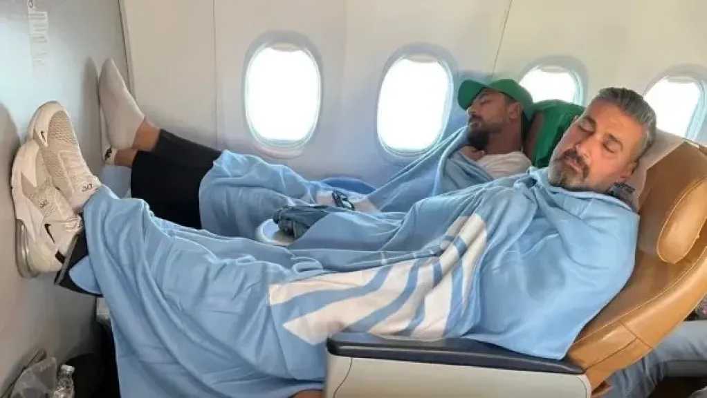 ياسر جلال يشارك جمهوره بلقطة طريفة من الطيارة