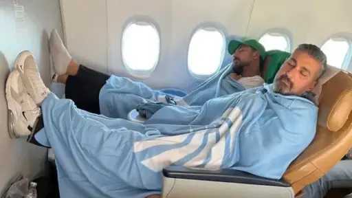 ياسر جلال يشارك جمهوره بلقطة طريفة من الطيارة