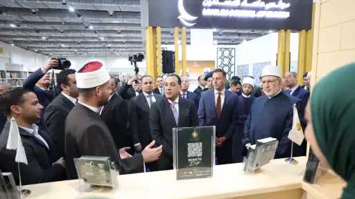 قيادات الأزهر يزورون جناح مجلس حكماء المسلمين بمعرض القاهرة الدولي للكتاب