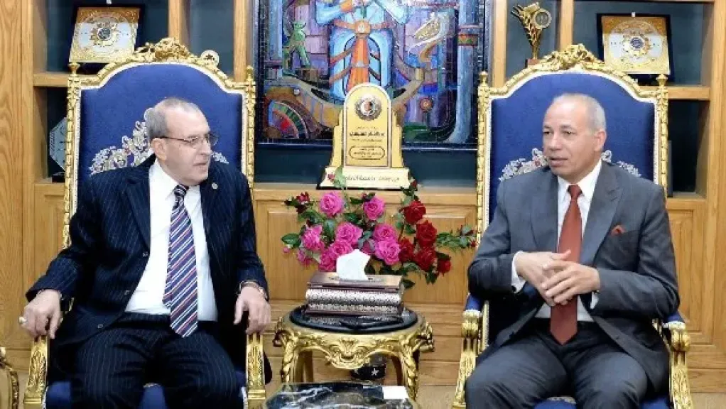 لعجوزي يبحث مع رئيس جامعة المنصورة تسيير قافلة طبية متكاملة إلى زنجبار