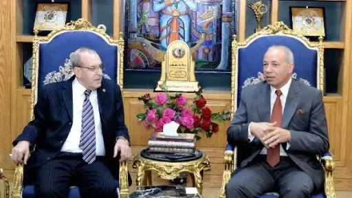 لعجوزي يبحث مع رئيس جامعة المنصورة تسيير قافلة طبية متكاملة إلى زنجبار