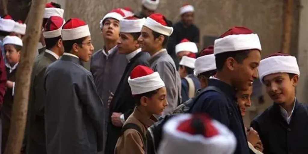 طلاب الشهادة الإعدادية الأزهرية يختتمون اليوم امتحاناتهم باللغة الأجنبية