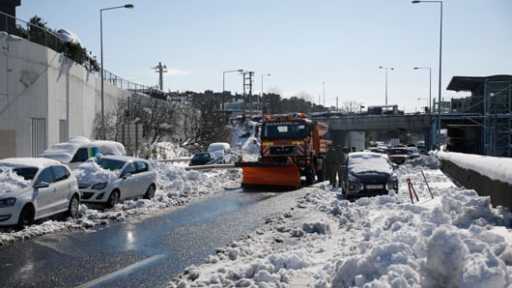 إغلاق مدارس وحالة تأهب.. ثلوج وأمطار غزيرة تضرب اليونان