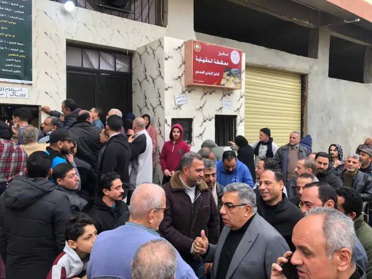 محافظ الدقهلية يتفقد انتظام وسير العمل بمخبز المحافظة الكبير بالمنصورة