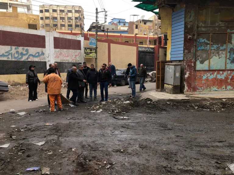 محافظ الدقهلية يتفقد إصلاح كسر ماسورة مياه بحي غرب المنصورة