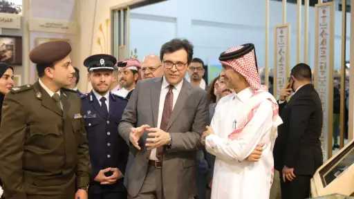 وزير الثقافة يصطحب السفير القطري في جولة تفقدية... وزير الثقافة يصطحب السفير القطري في جولة تفقدية بمعرض القاهرة الدولي للكتاب
