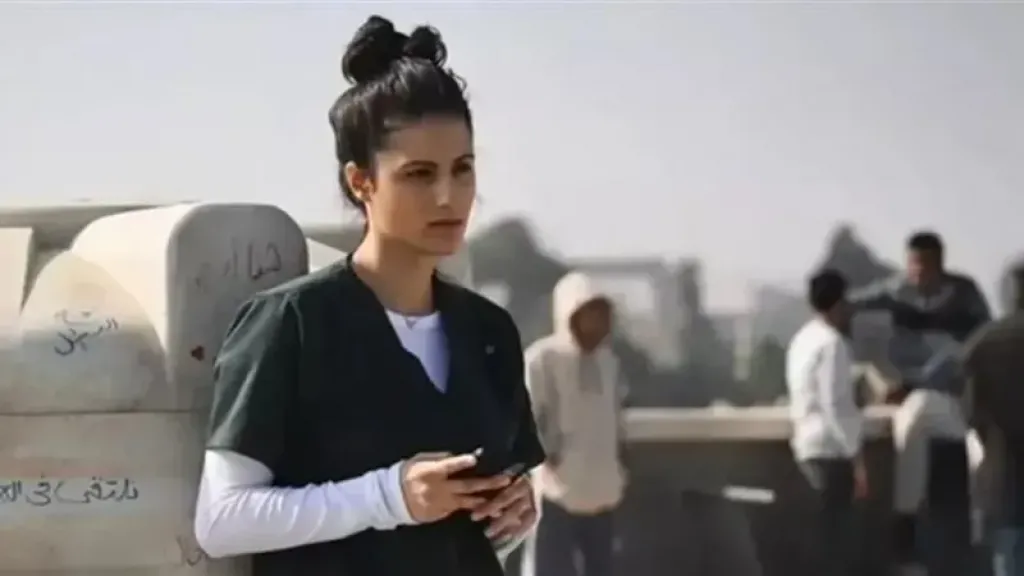 كيرا يغنم