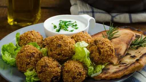 طريقة عمل الطعمية بالبطاطس طريقة عمل الطعمية بالبطاطس