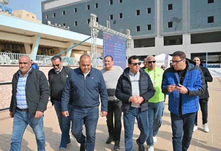 وزير الرياضة يشهد منافسات بطولة القاهرة للسباحة بالزعانف