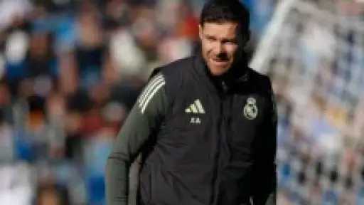 ضغوط الجماهير تُحاصر سلوت في أنفيلد.. وتشابي ألونسو... ضغوط الجماهير تُحاصر سلوت في أنفيلد.. وتشابي ألونسو يترقب