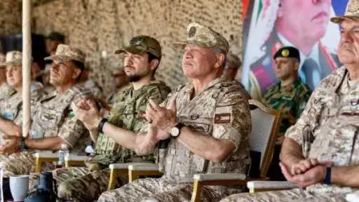 الملك عبد الله يوجه بتحول بنيوي شامل في... الملك عبد الله يوجه بتحول بنيوي شامل في القوات المسلحة الأردنية خلال 3 سنوات