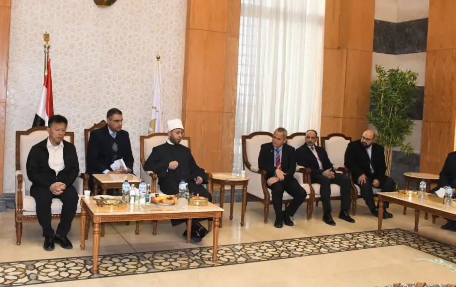 وزير الأوقاف يستقبل رئيس اللجنة الوطنية لمسلمي الفلبين