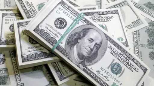 التدفقات الدولارية لمصر ترتفع 23.7% في الربع الأول بدعم التحويلات والسياحة والصادرات