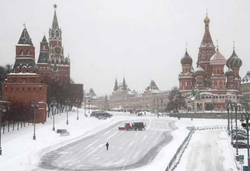 درجة الحرارة 24 تحت الصفر.. عاصفة ثلجية تضرب موسكو