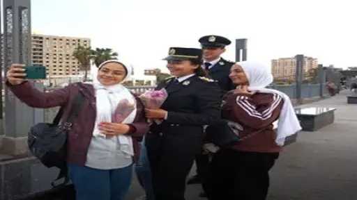 رجال الشرطة يحتفلون بالذكرى الـ74 لعيد الشرطة مع المواطنين في مختلف المحافظات