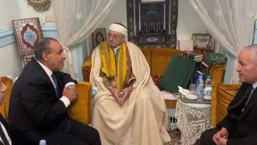 وزير الخارجية يلتقي بمفتي الجمهورية التونسية وزير الخارجية يلتقي بمفتي الجمهورية التونسية