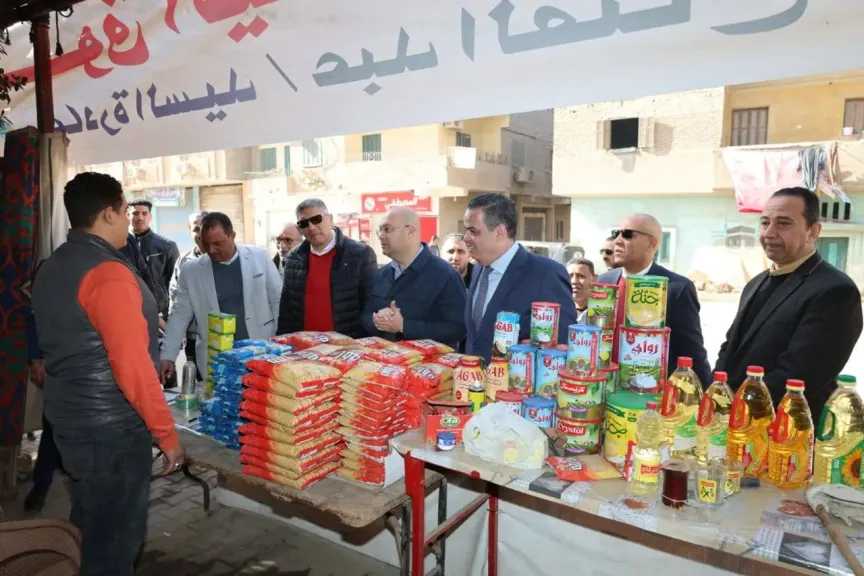 محافظ الجيزة يتفقد سوق ”اليوم الواحد” بالحوامدية لتوفير السلع بأسعار مناسبة