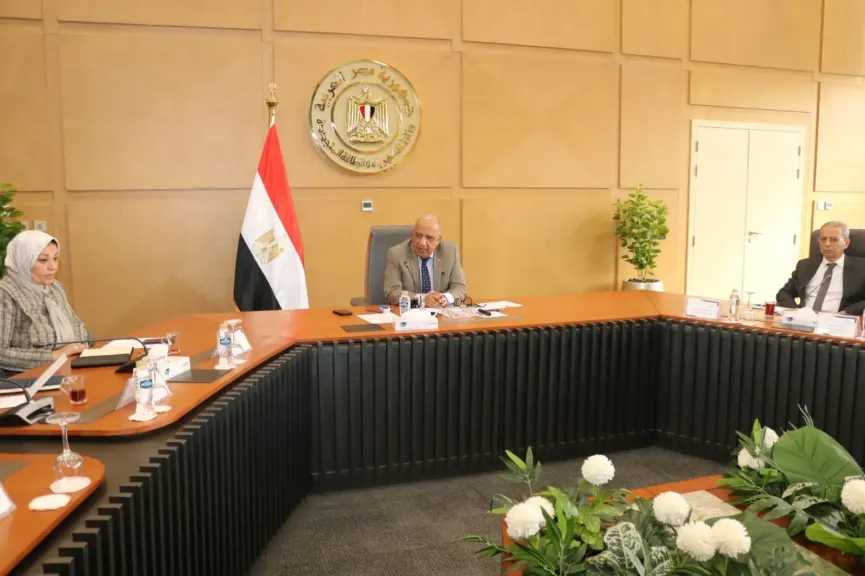 وزير الكهرباء يجتمع باللجنة الاستراتيجية لمتابعة مستجدات تنفيذ مشروعات الطاقات المتجددة