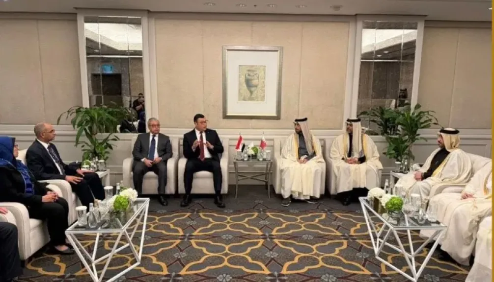 وزير الإسكان يعقد لقاءً ثنائيًا مع وزير البلدية القطري