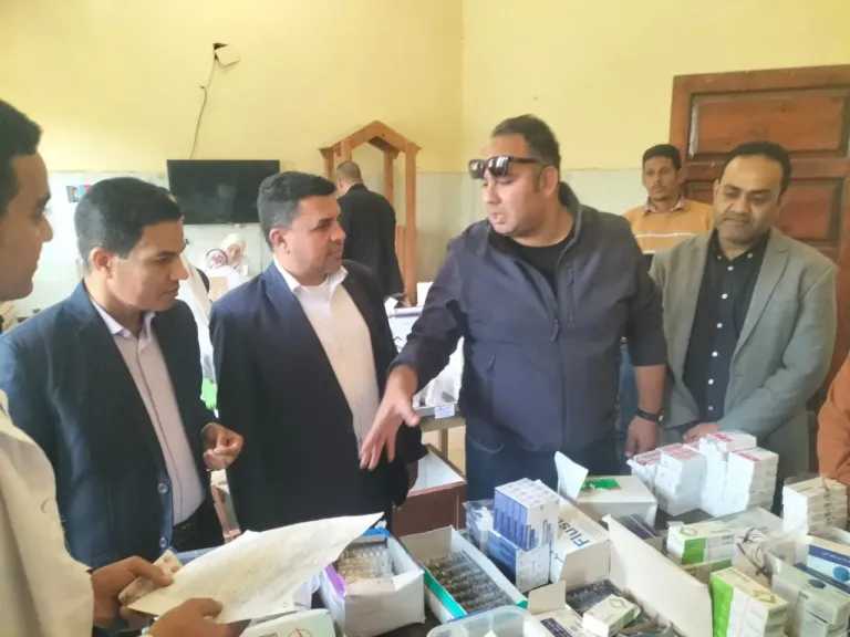 وكيل صحة الأقصر يتفقد القافلة الطبية العلاجية بالطود