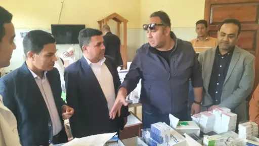 وكيل صحة الأقصر يتفقد القافلة الطبية العلاجية بالطود