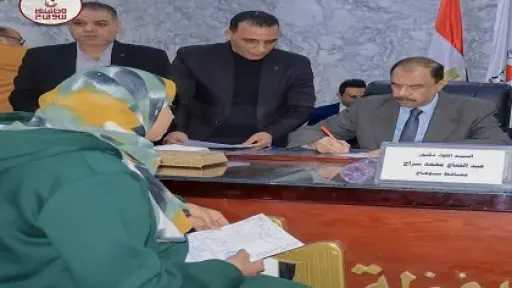 محافظ سوهاج يعقد اللقاء الجماهيري الأسبوعي لتلبية احتياجات وطلبات المواطنين