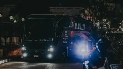 الأهلي يصل استاد القاهرة استعدادًا لمباراة وادي دجلة في دوري نايل