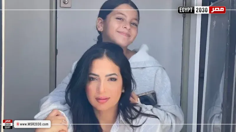 دنيا المصري وابنتها 
