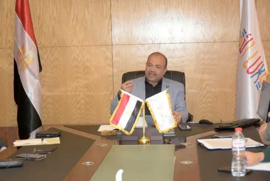 السكرتير العام لمحافظة الأقصر يعقد اجتماعًا تحضيريًا لإطلاق مبادرة ”أنا متعلم مدى الحياة”