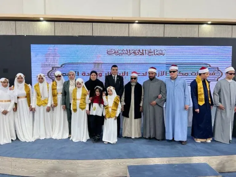 فريق إبداع الأزهر لذوي الهمم يتألق بجناح الأزهر في معرض الكتاب