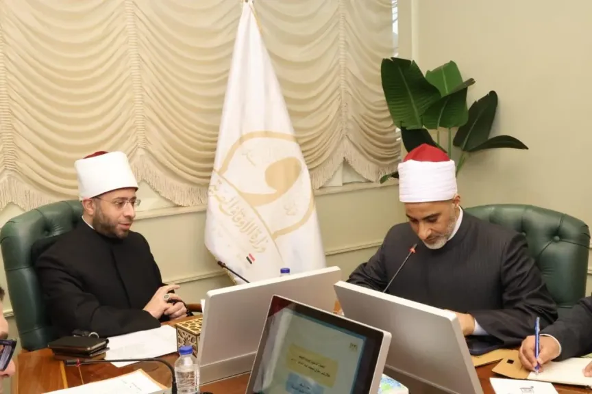 الدكتور أسامة الأزهري وزير الأوقاف خلال الاجتماع