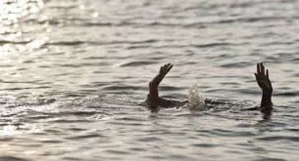 غرق طفل بالبحيرة أثناء لعبه بالكرة