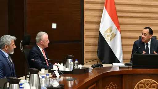 رئيس الوزراء يلتقي رئيس شركة «بوينج» الأمريكية لبحث فرص تعزيز الشراكة القائمة