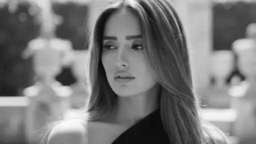 زينة تنشر صورًا جديدة وتثير الجدل حول أحمد عز