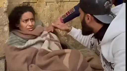 سيدة مصرية بلا مأوى منذ شهرين بعد تخلي زوجها وأسرتها عنها.. ومطالبات بتدخل عاجل من التضامن الاجتماعي