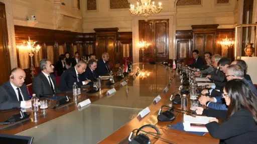 وزير الداخلية يبحث تعزيز التعاون الأمني مع إيطاليا خلال زيارة رسمية لروما