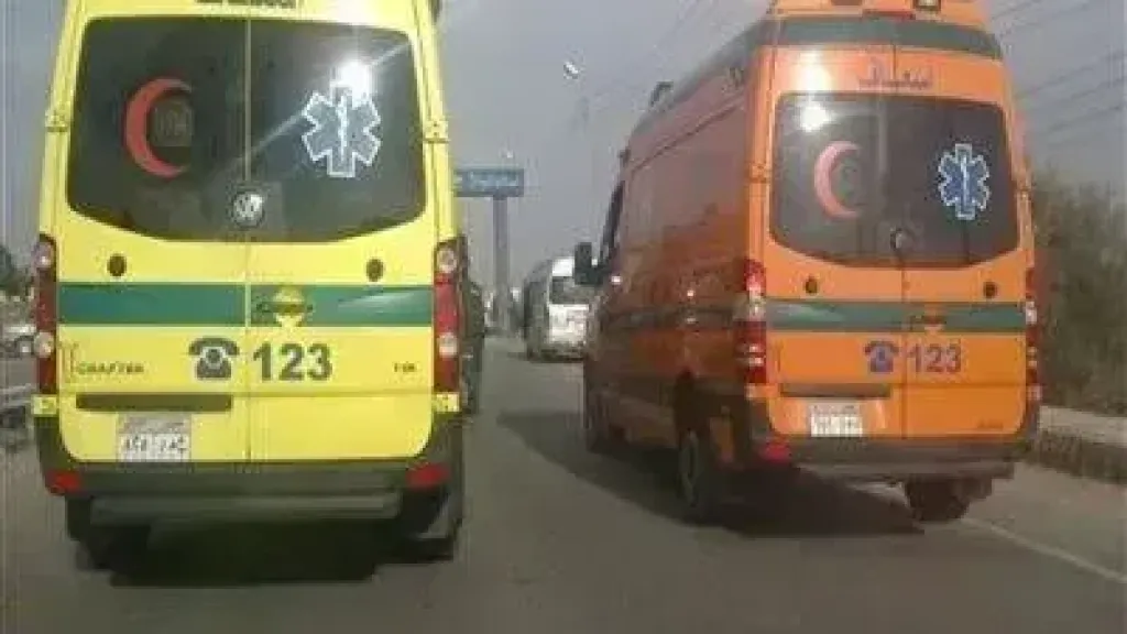 الاسعاف تنقل المصابين 
