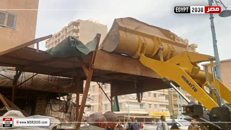 حملات مكثفة لإزالة جميع أنواع الإشغالات المخالفة