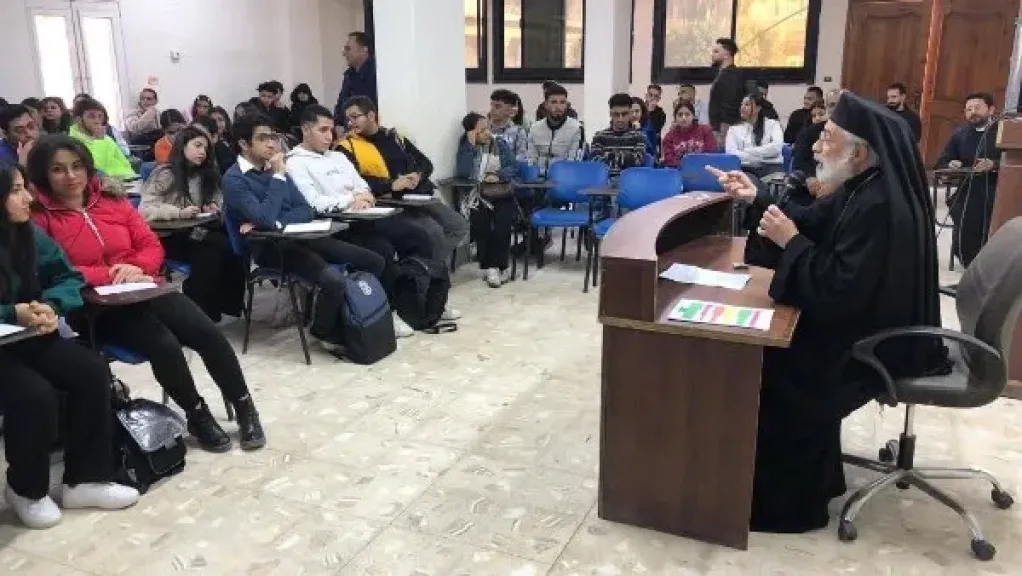 الأنبا باسيليوس يترأس افتتاح مؤتمر الشباب الإيبارشي بسمالوط