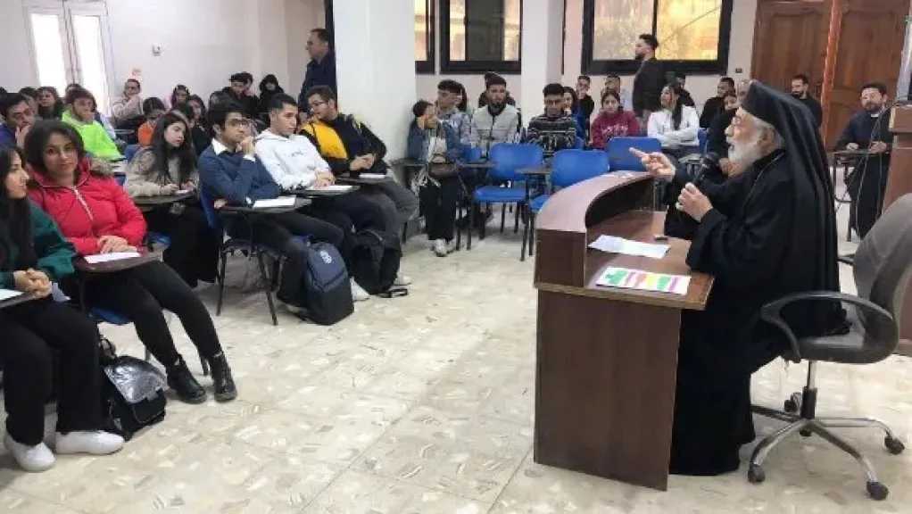 الأنبا باسيليوس يترأس افتتاح مؤتمر الشباب الإيبارشي بسمالوط