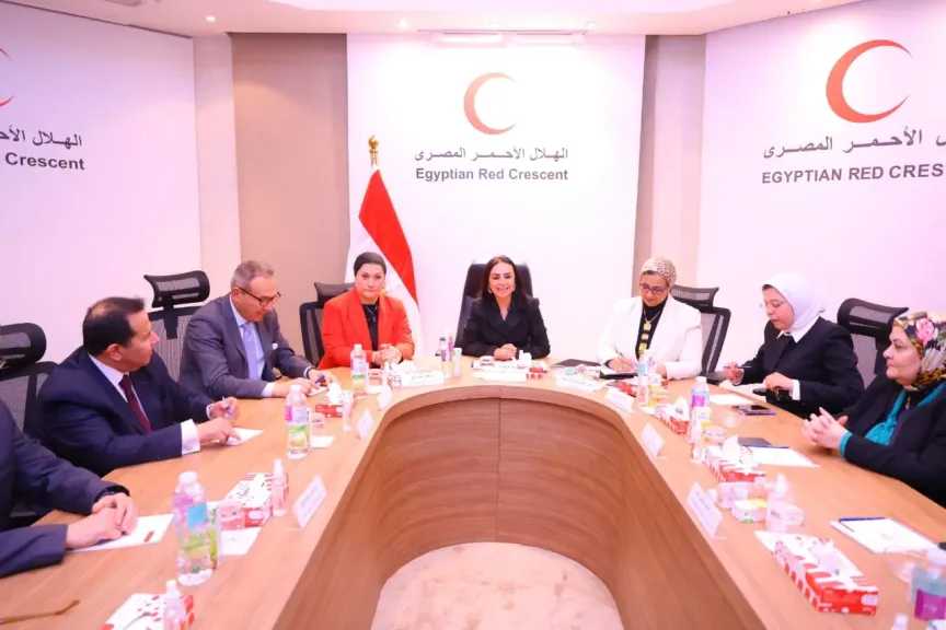 القومي للمرأة يوقع بروتوكولي تعاون مع الهلال الأحمر المصري لدعم المرأة الفلسطينية وتدريب الكوادر
