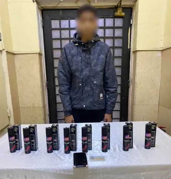 ضبط طالبًا بالقاهرة لترويجه صواعق كهربائية عبر الإنترنت