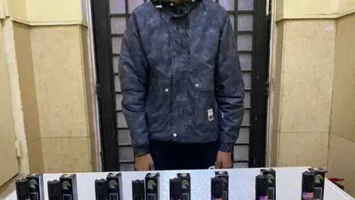 ضبط طالبًا بالقاهرة لترويجه صواعق كهربائية عبر الإنترنت