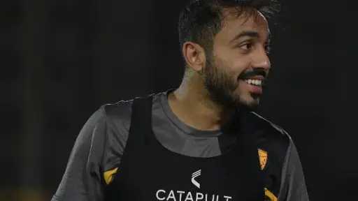 كهربا يُعلن فسخ عقده مع القادسية الكويتي رسميًا